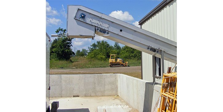 Sealed U-Trough Custom Conveyor with Counterweight Discharge Doors
